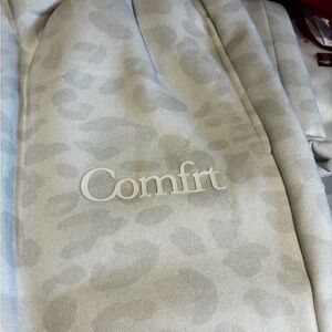 Comfrt snow leopard Track Pants